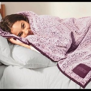 VS Pink Sherpa Fuzzy Blanket NEW!